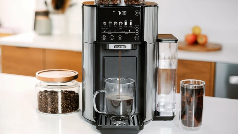 De’Longhi TrueBrew coffee maker has a built-in conical burr grinder for better cups