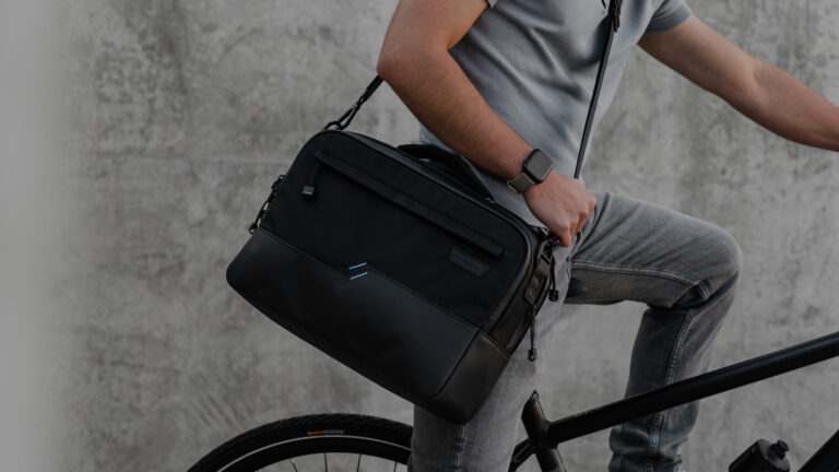 SANDMARC Messenger Pro: Apple Bag with Unique Compartments for Commuters on Gadget Flow