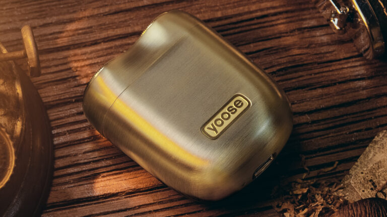 YOOSE Alloy MINI Shaver-Bounty Hunter is about the same size as an earbuds charging case